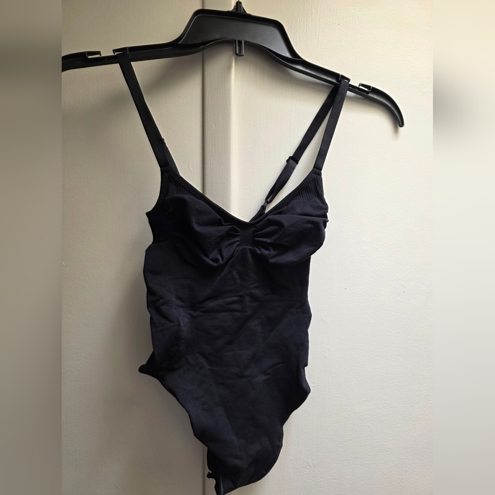✨ SKIMS Sculpting Thong Bodysuit ✨
